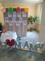 Let's congratulate mom together!